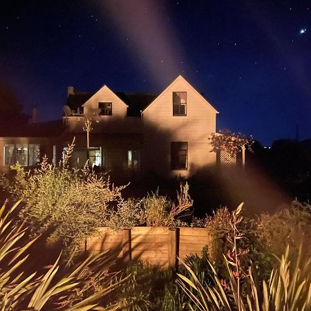 تاكاكا Ashley Villa Bnb المظهر الخارجي الصورة